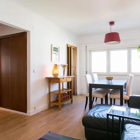 E Confortável Junto Ao Bairro Da Graça *